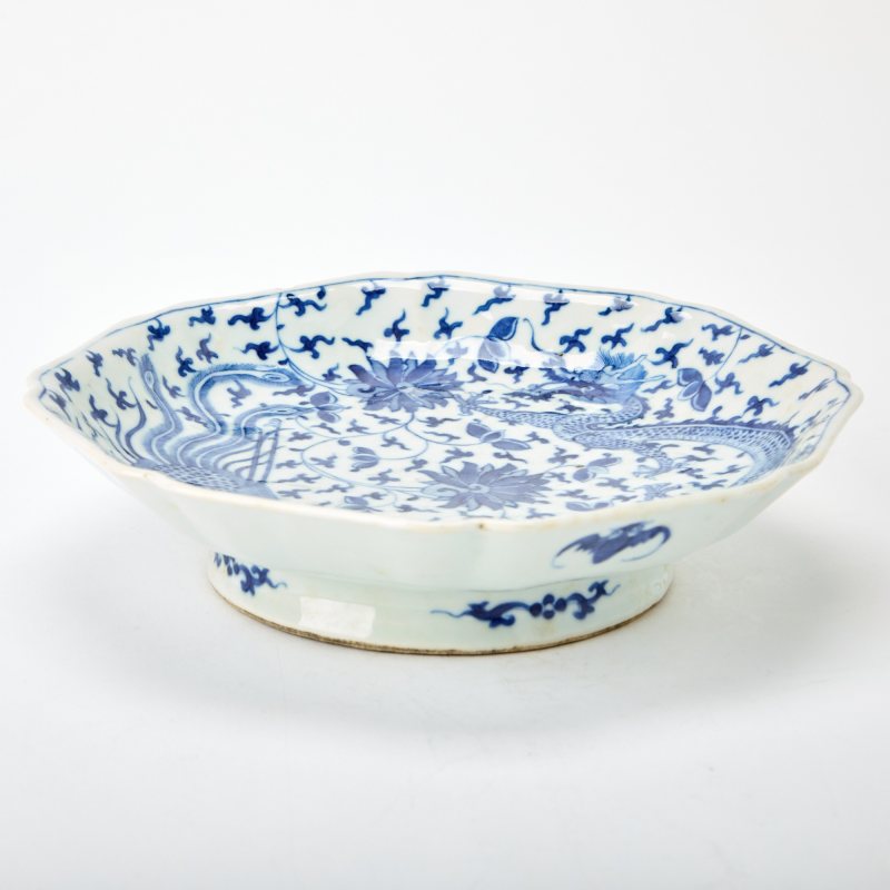 A Chinese Blue and White Porcelain ‘Dragon and Phoenix’ Dish - 图3
