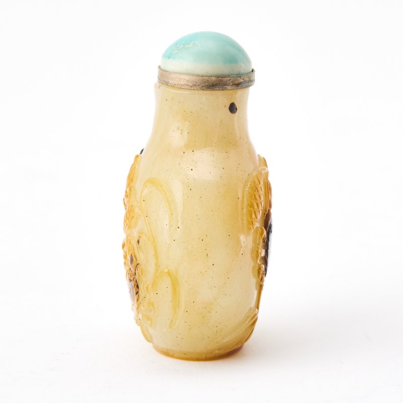 A Chinese Carved Glass Snuff Bottle - 图2
