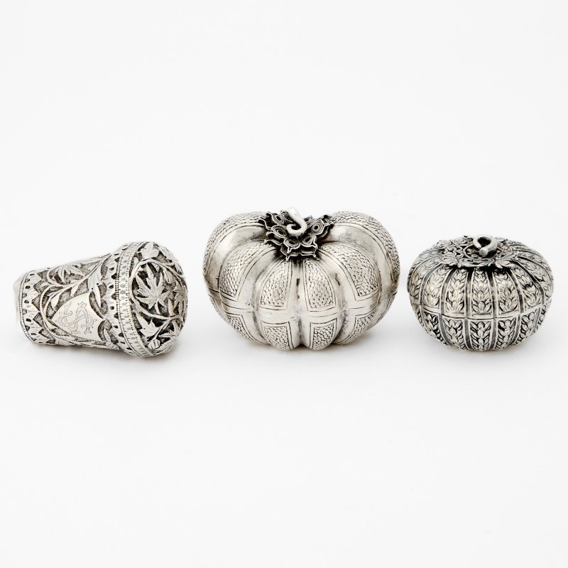 Assorted Group of Indian, Chinese, and Southeast Asian Silver and Silvered Metal Articles - 图9