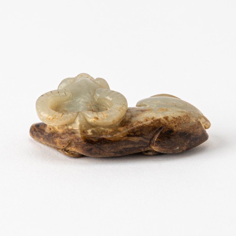 A Chinese Carved Jade Figure of an Ox - 图2