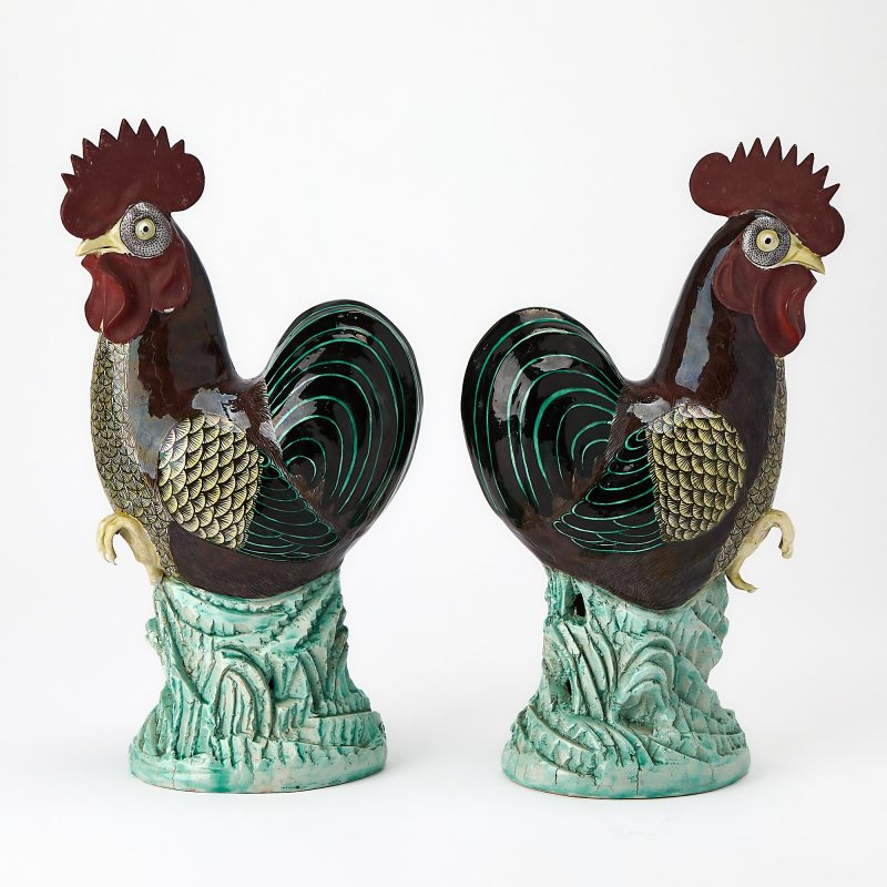A Pair of Chinese Enameled Porcelain Roosters - 图4