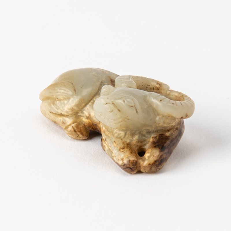 A Chinese Carved Jade Figure of an Ox - 图3