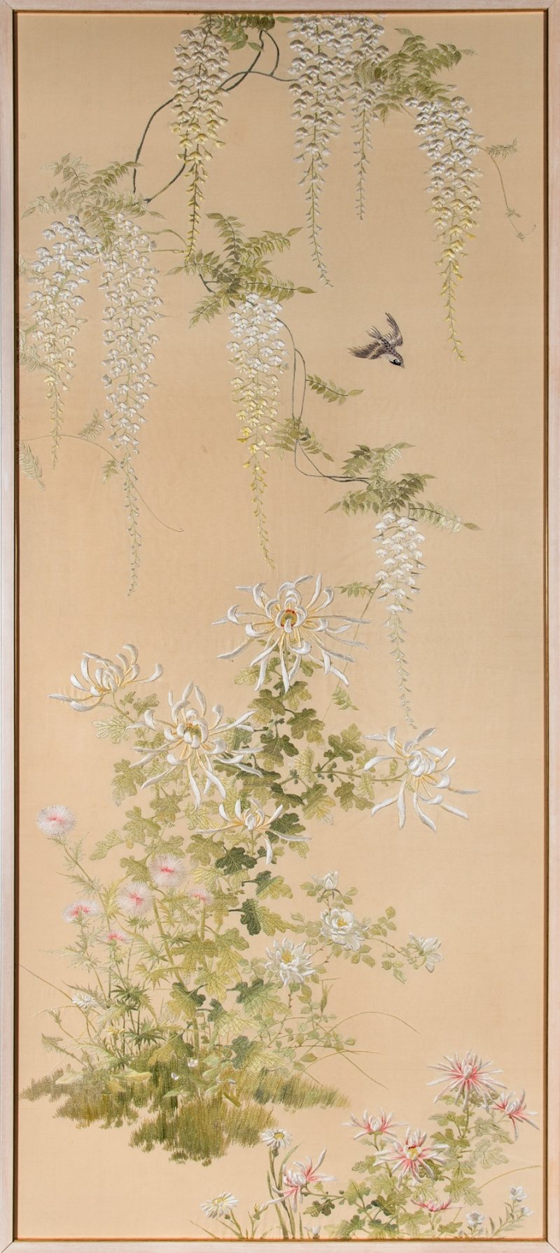 An Exceptionally Large Pair of Japanese Embroidered Silk Panels - 图2