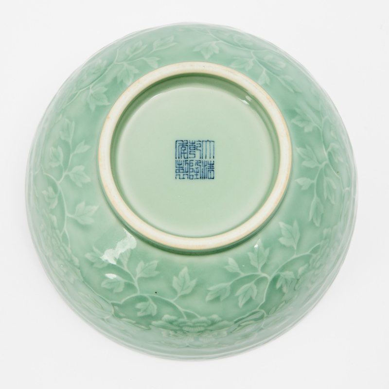 A Chinese Celadon Glazed Porcelain Bowl - 图3