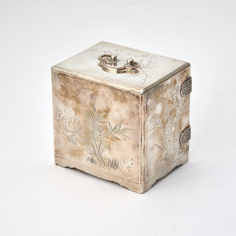 A Japanese Silver Miniature Cabinet - 图2