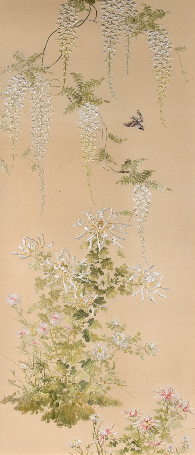 An Exceptionally Large Pair of Japanese Embroidered Silk Panels - 图3