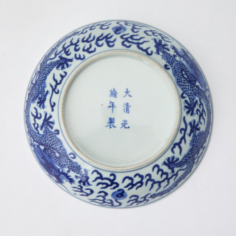 A Chinese Blue and White Porcelain 'Dragon' Dish - 图2