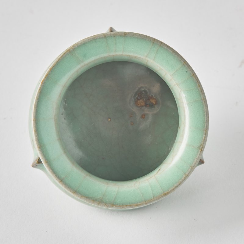 A Chinese Longquan Guan-Type Tripod Censer - 图5