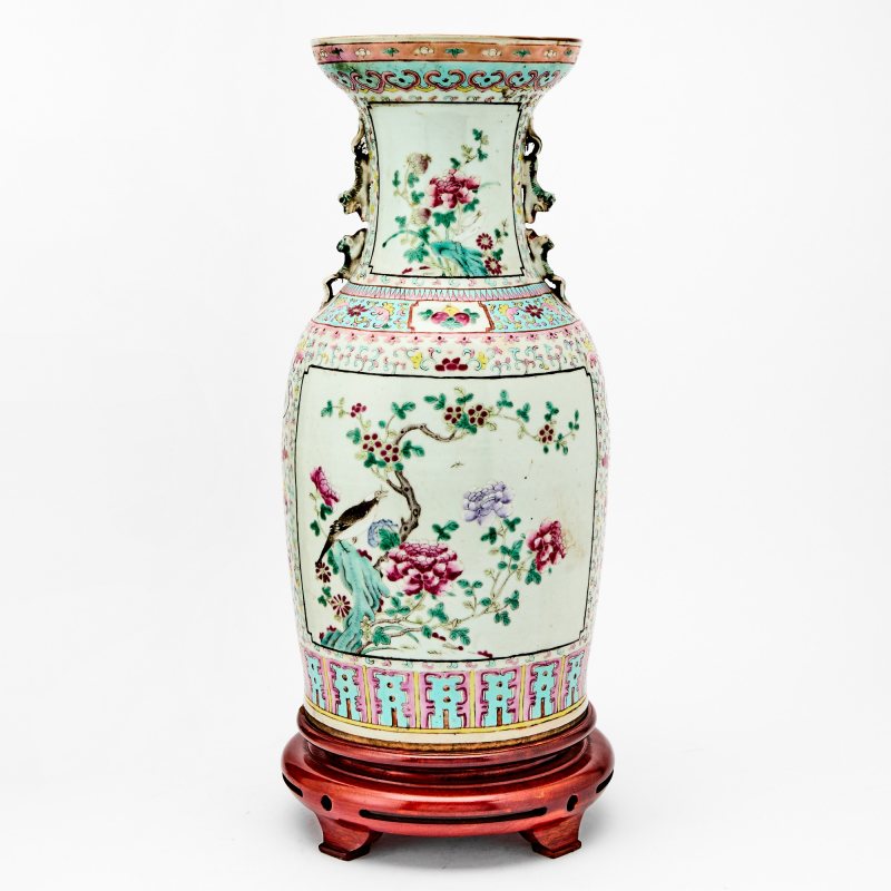 A Chinese Enameled Porcelain Vase