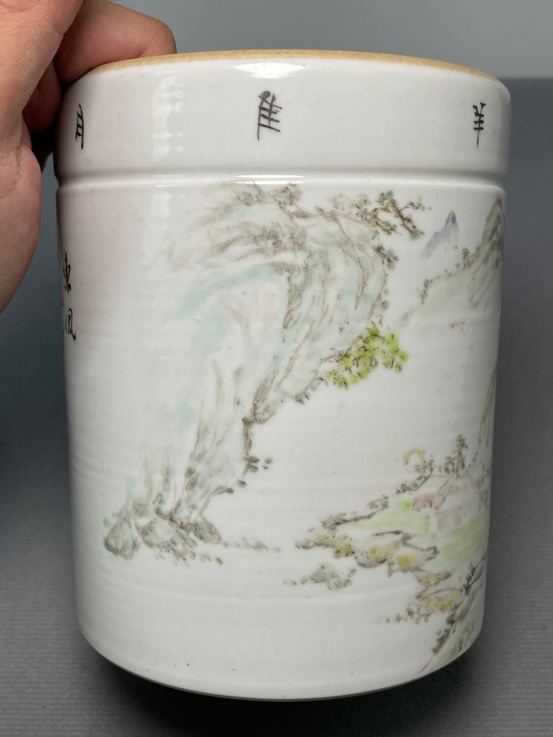 民国 浅绛彩山水人物图笔筒 - 图4