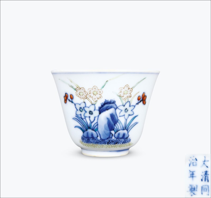 清同治 斗彩洞石水仙纹杯 - 图1