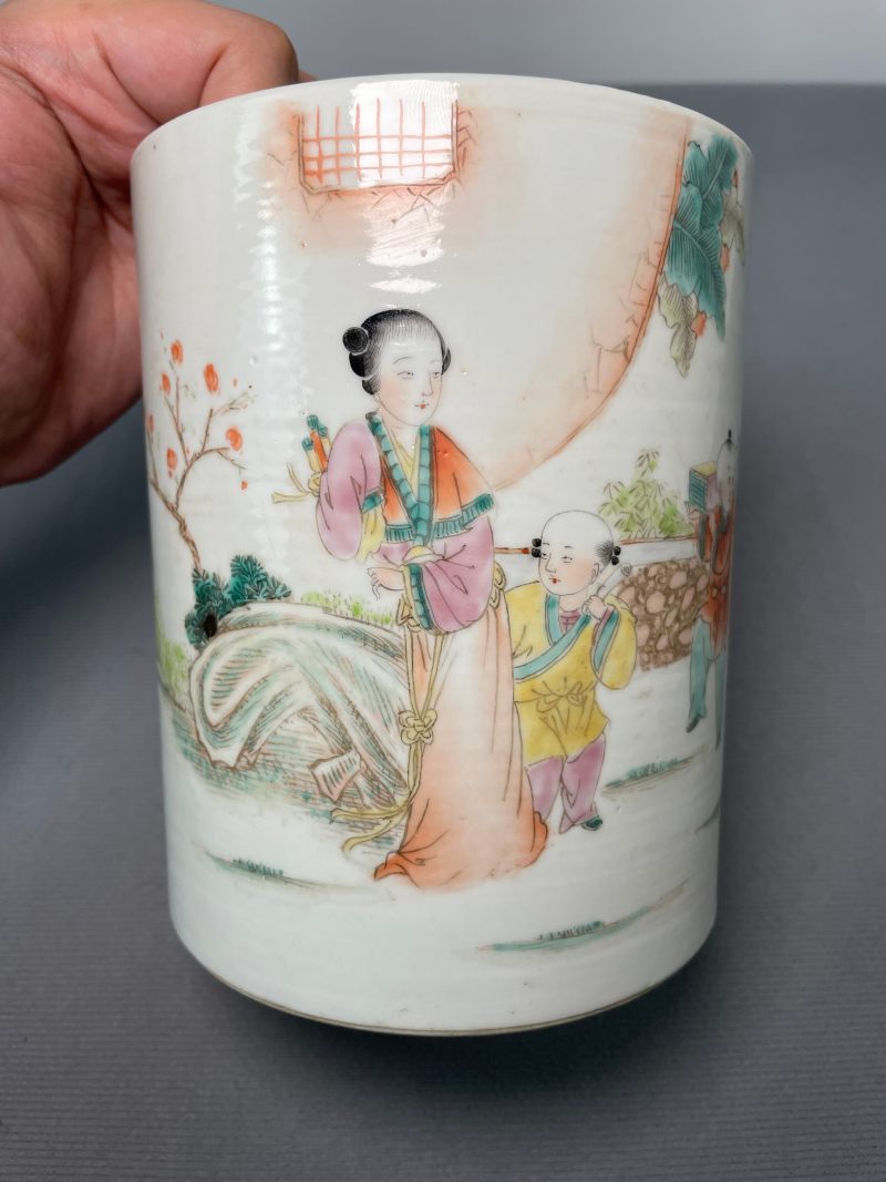 民国 浅绛彩仕女笔筒 - 图5
