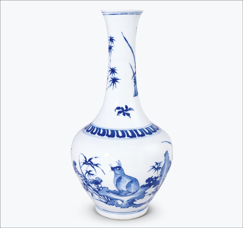 明末清初 青花瑞兽纹瓶
