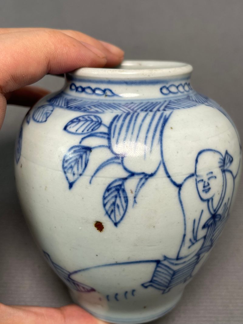 明万历 青花铁线描高士图小罐 - 图7