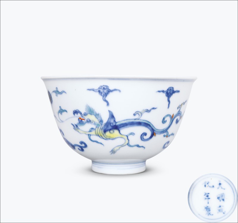 清雍正 斗彩穿花螭龙纹杯