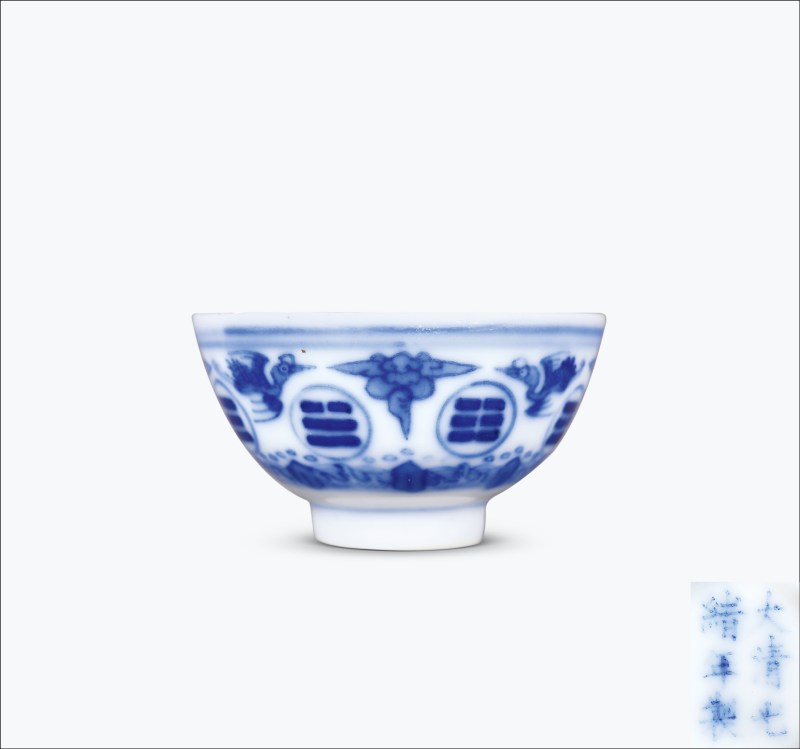 清光绪 青花八卦云鹤纹杯