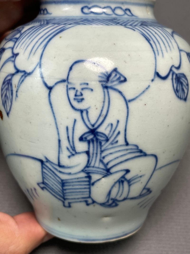 明万历 青花铁线描高士图小罐 - 图8
