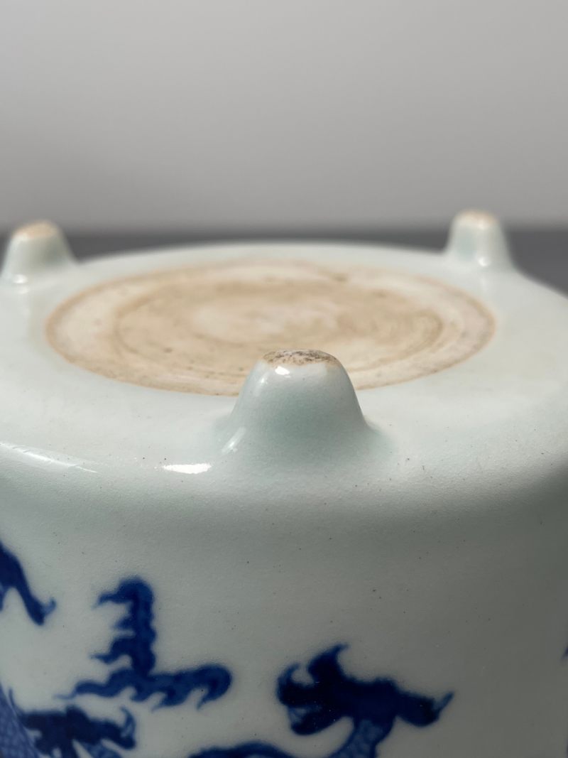 清中期 青花云龙纹三足炉 - 图18