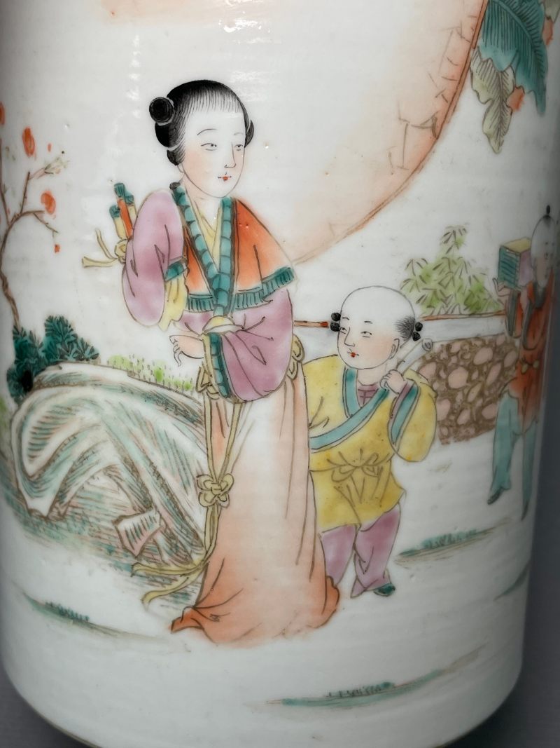 民国 浅绛彩仕女笔筒 - 图9