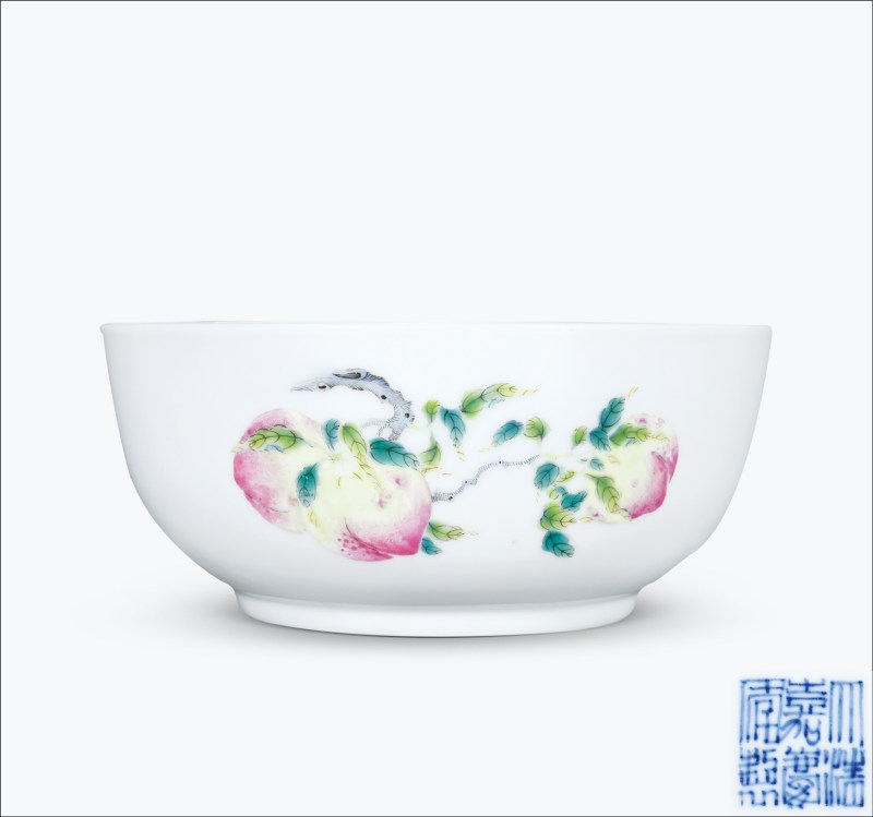 清嘉庆 粉彩三多纹墩式碗