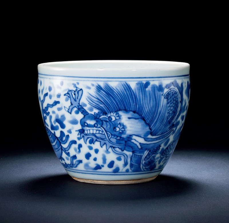 清顺治 青花龙纹赶珠卷缸 - 图1