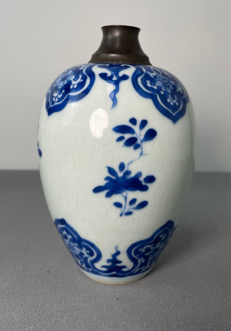 清康熙 青花花卉纹小罐（带木座） - 图2