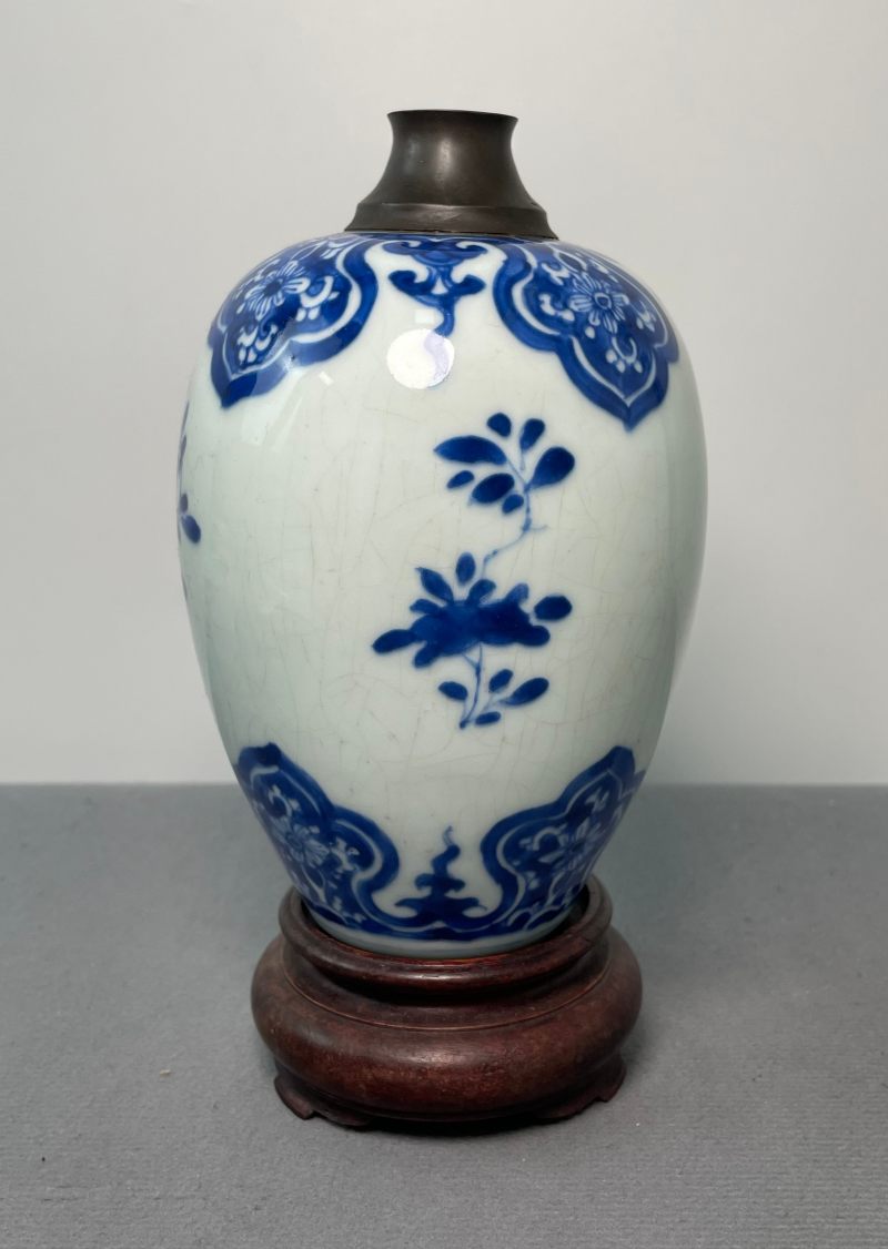 清康熙 青花花卉纹小罐（带木座） - 图3