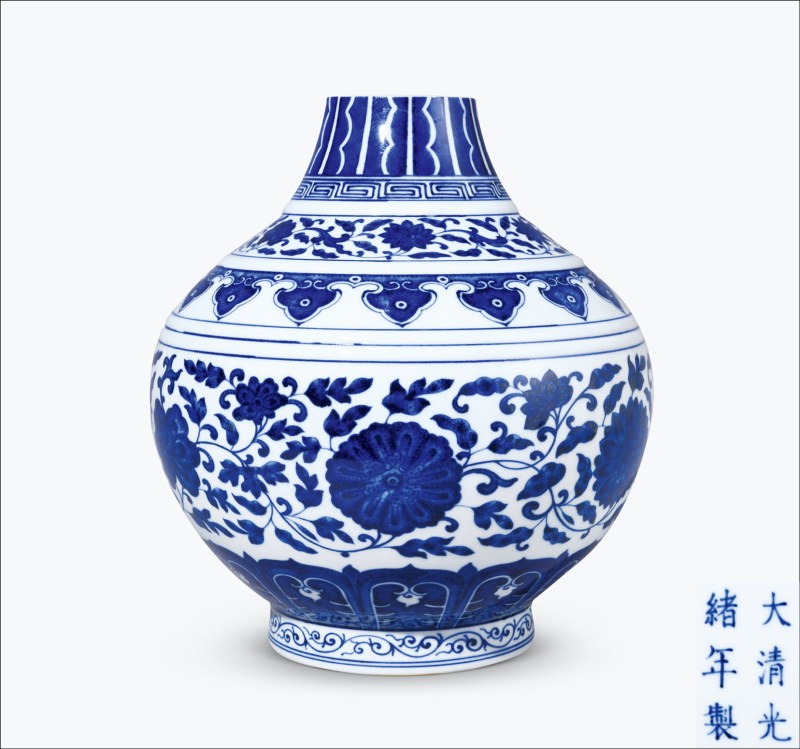 清光绪 青花缠枝莲纹赏瓶