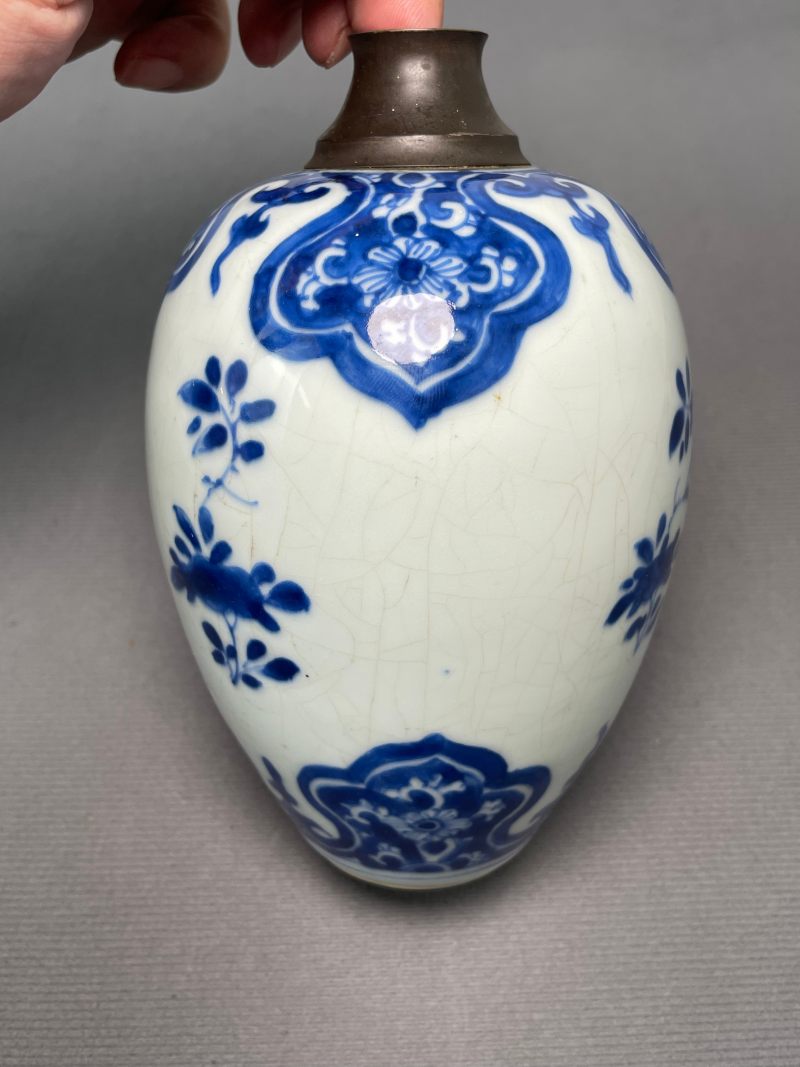 清康熙 青花花卉纹小罐（带木座） - 图4