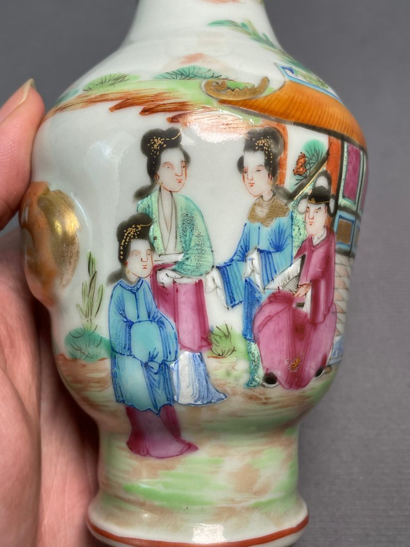 清同治 广彩人物图小瓶 - 图7