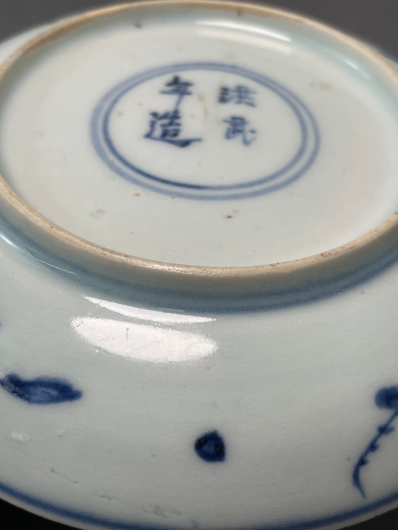 明中期 青花“青云折桂”故事图盘 - 图12