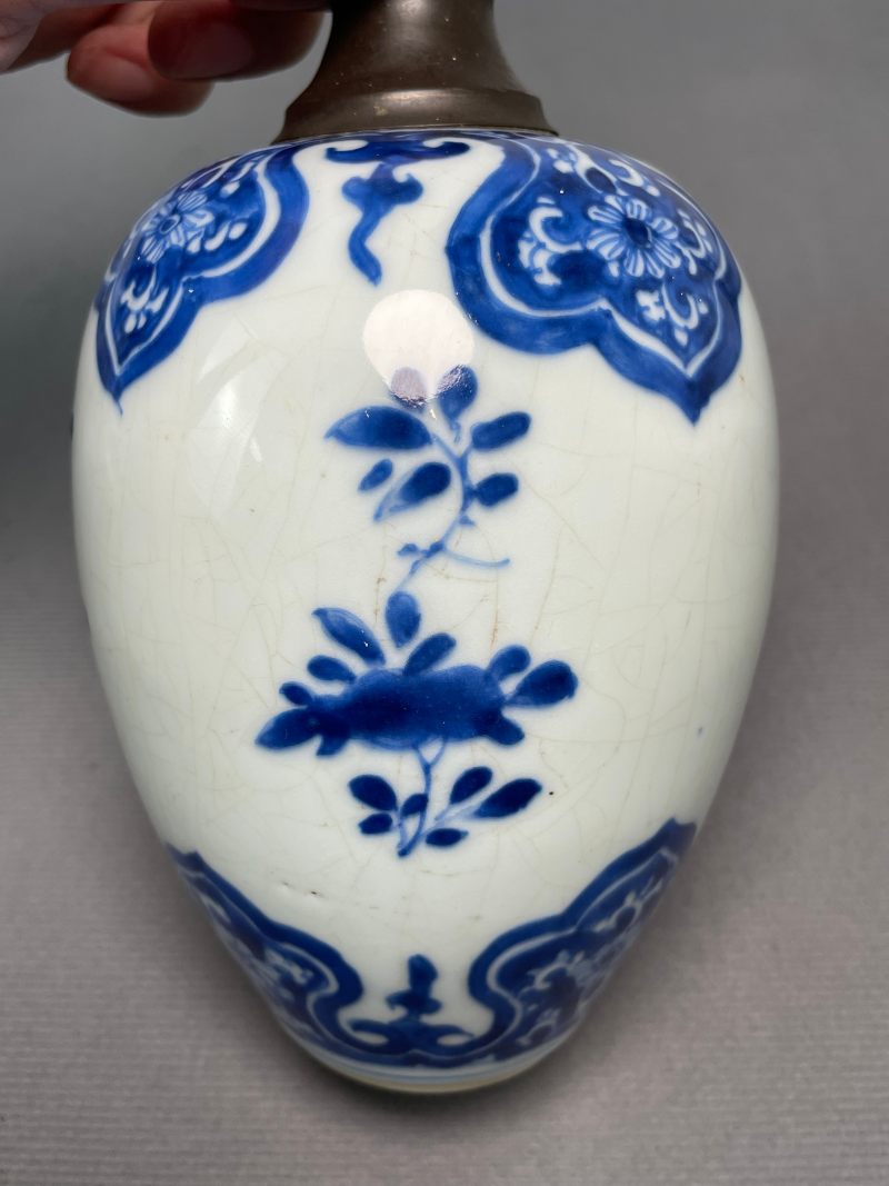 清康熙 青花花卉纹小罐（带木座） - 图5