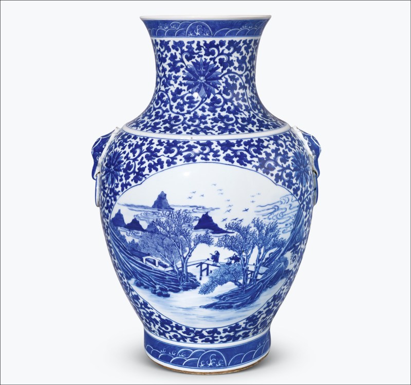 清晚期 青花缠枝莲开光山水人物纹铺首尊 - 图1