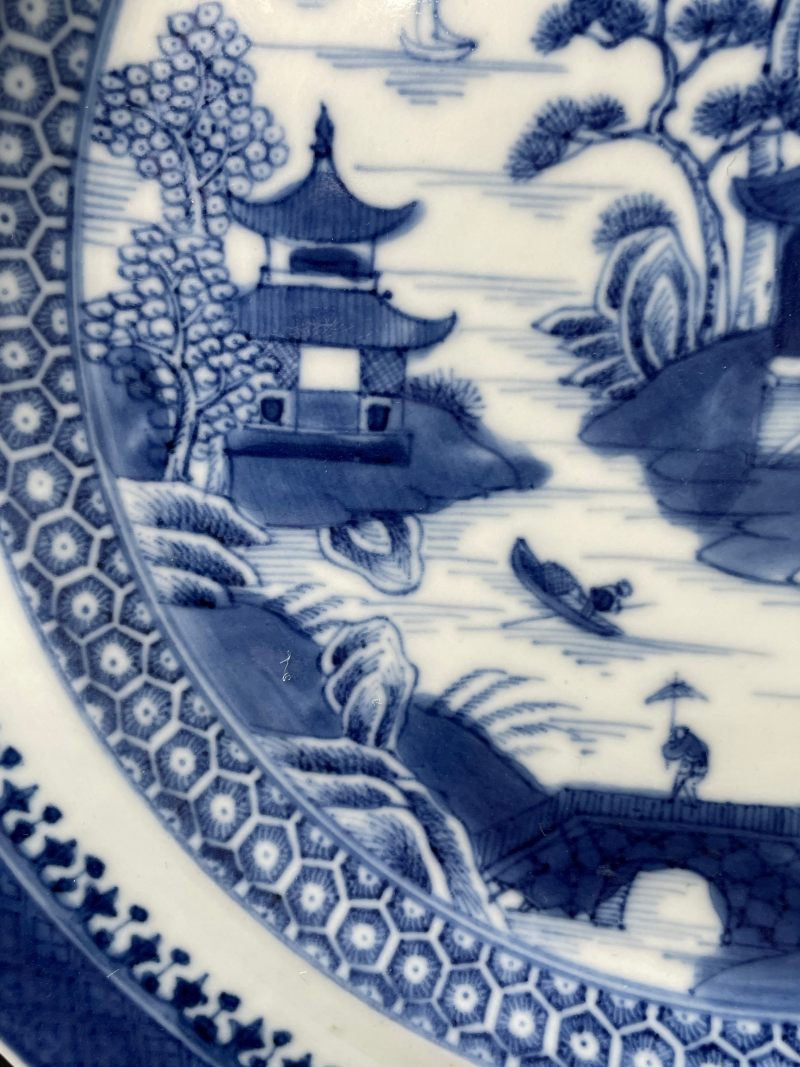 清乾隆 青花山水楼阁图盘 - 图6