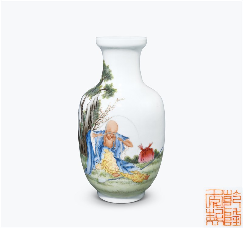 民国 仿珐琅彩罗汉图瓶