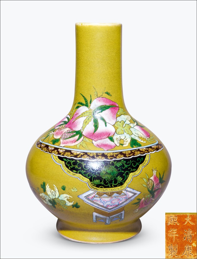 清晚期 茶叶末釉粉彩三多纹荸荠瓶 - 图1