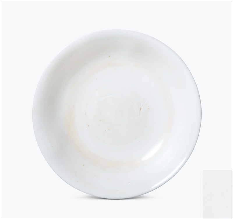 清早期 德化窑白釉暗刻兰花纹盘