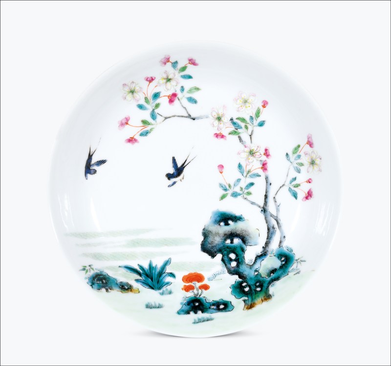 清中期 粉彩杏林春燕图盘