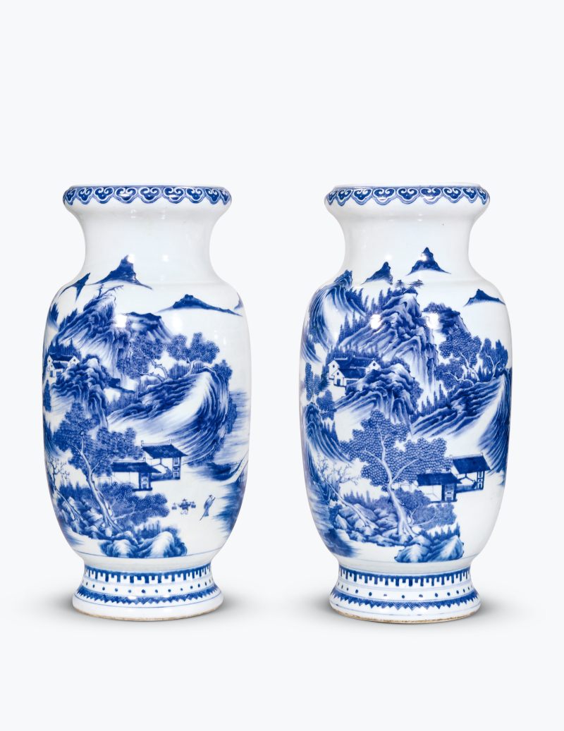 清中期 青花山水人物纹大灯笼瓶一对