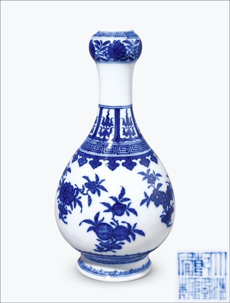 清中期 青花折枝花果纹蒜头瓶
