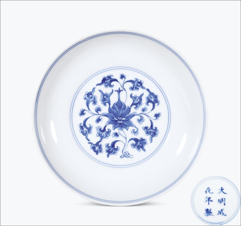 清康熙 仿成化青花缠枝莲纹盘