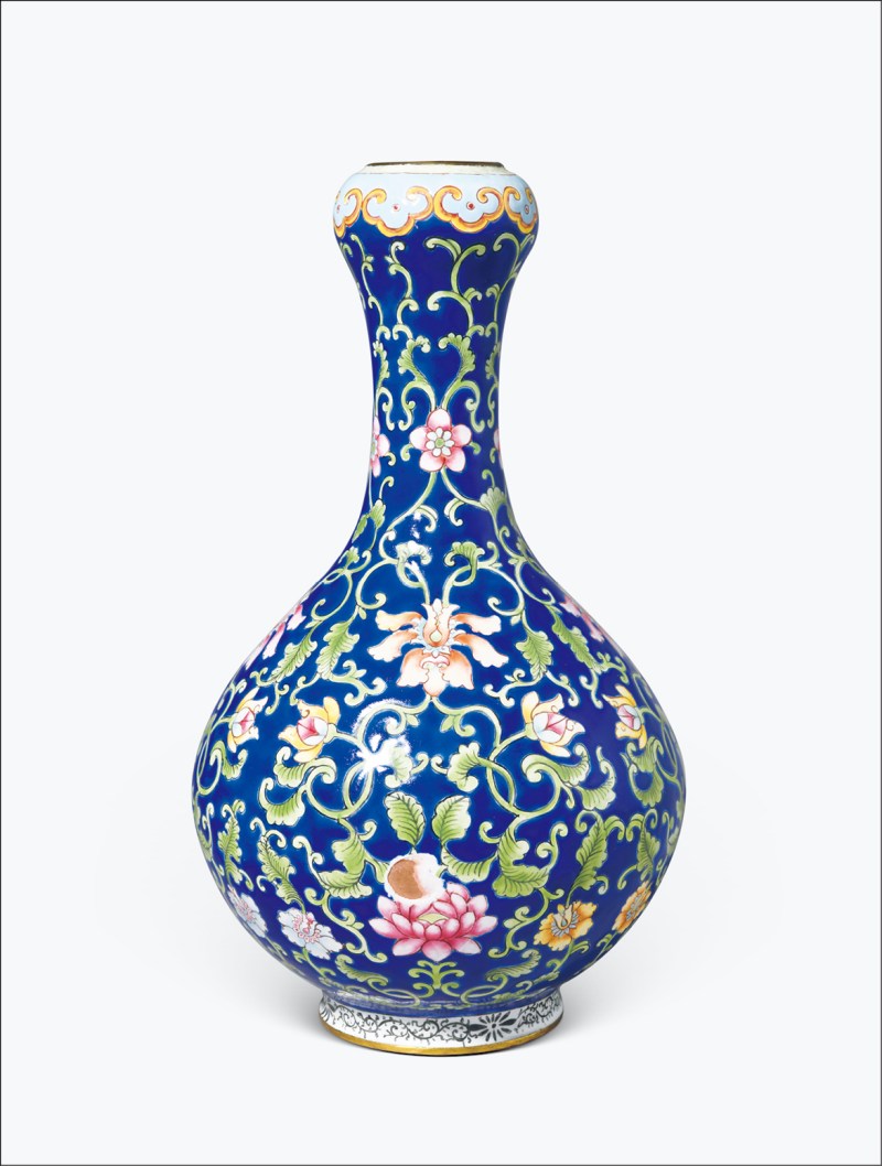 清 铜胎画珐琅缠枝花卉纹蒜头瓶