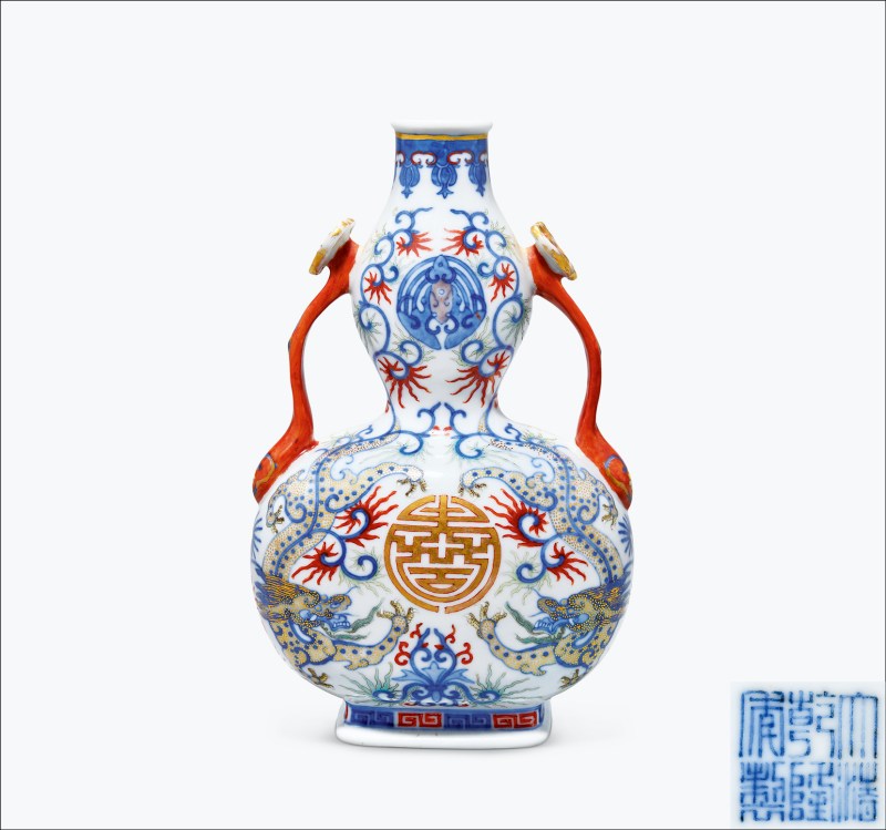 清中期 青花加彩螭龙捧寿图如意耳葫芦扁瓶