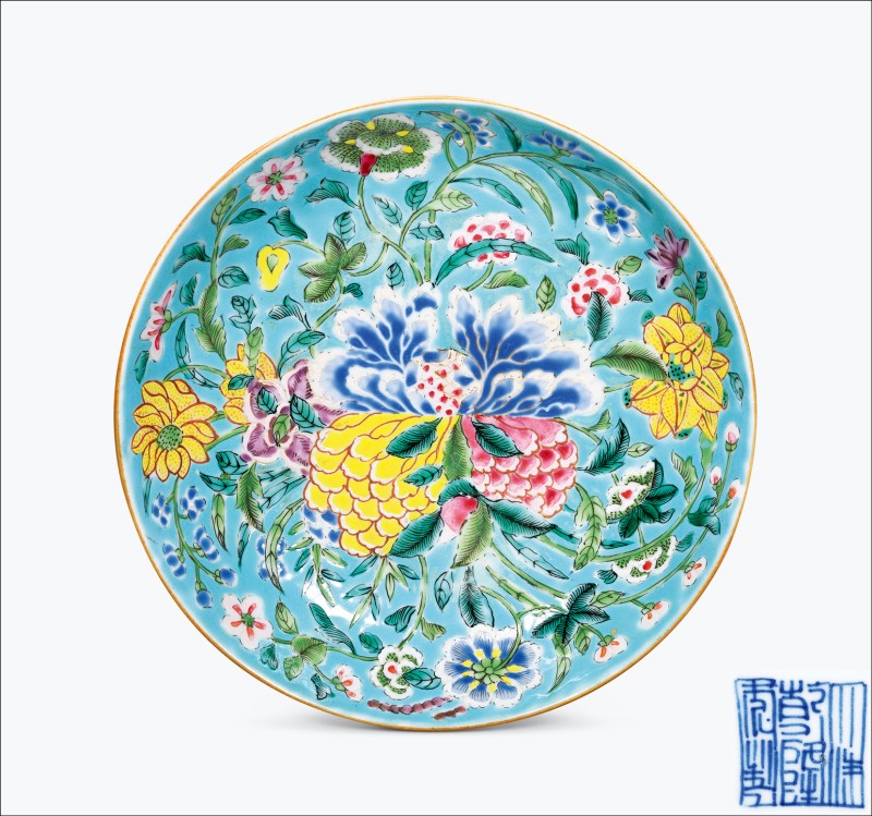 清乾隆 松石绿地粉彩花卉纹盘