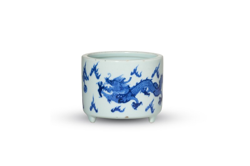 清中期 青花云龙纹三足炉 - 图1