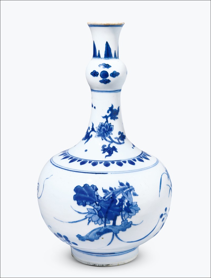明崇祯 青花花卉纹蒜头瓶