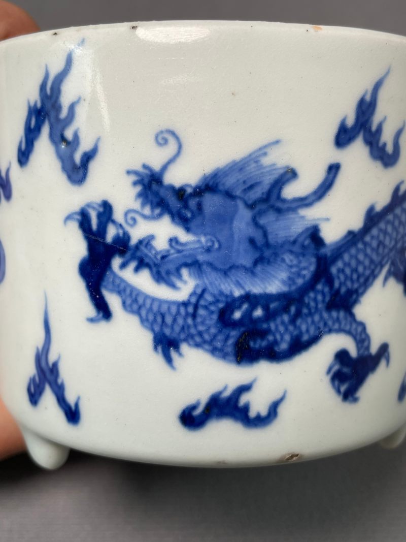 清中期 青花云龙纹三足炉 - 图13