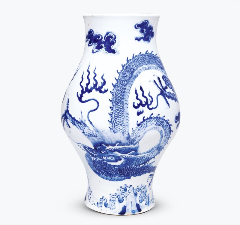 清雍正 青花云龙纹橄榄尊