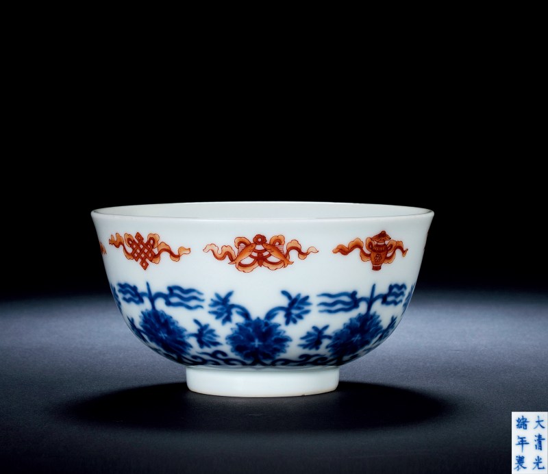 清光绪 青花矾红莲托八宝纹茶圆