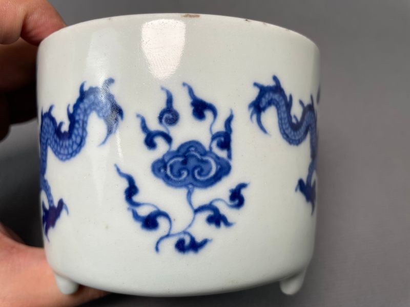 清中期 青花云龙纹三足炉 - 图6